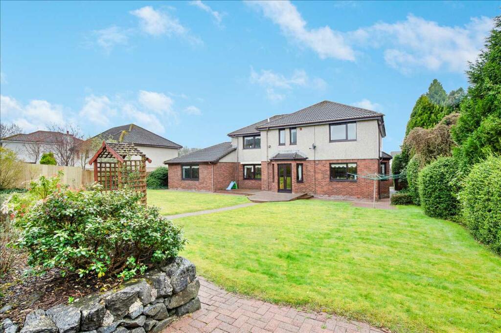 5 bedroom detached house for sale in Wood Aven Drive, Stewartfield