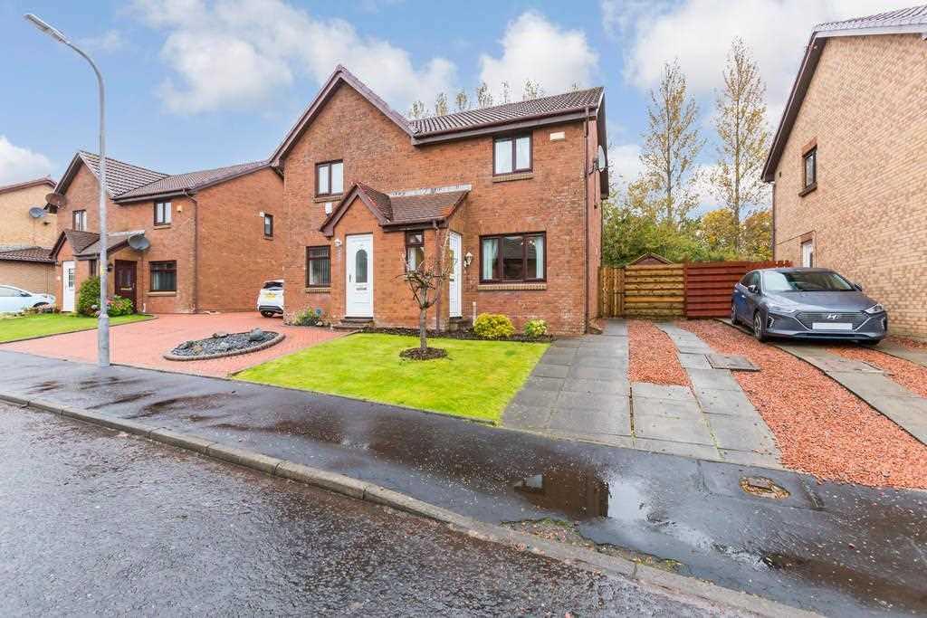 3 bedroom semidetached house for sale in MacArthur Crescent