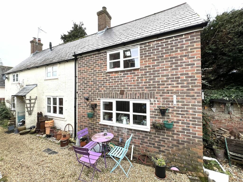 2 bedroom detached house for sale in High Street, Child Okeford
