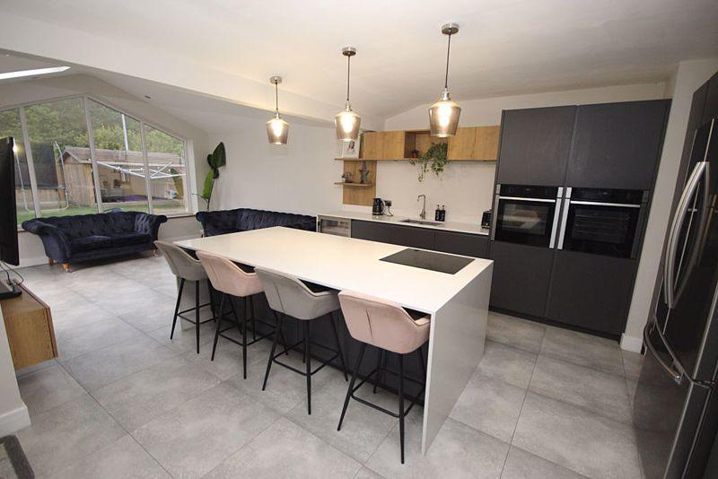 5 bedroom detached house for sale in Lindsey Drive, Holton Le Clay, DN36