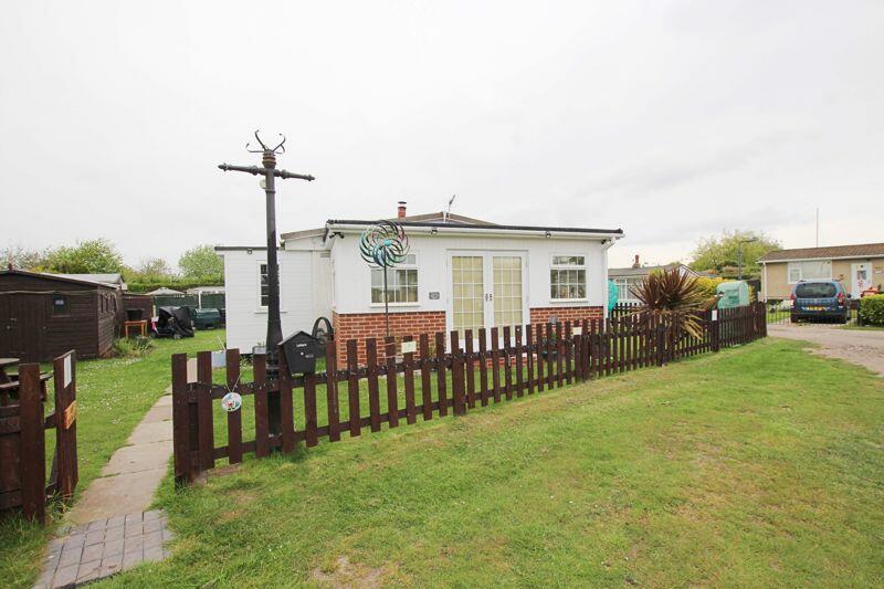 3 bedroom detached bungalow for sale in 12th Avenue, Humberston Fitties