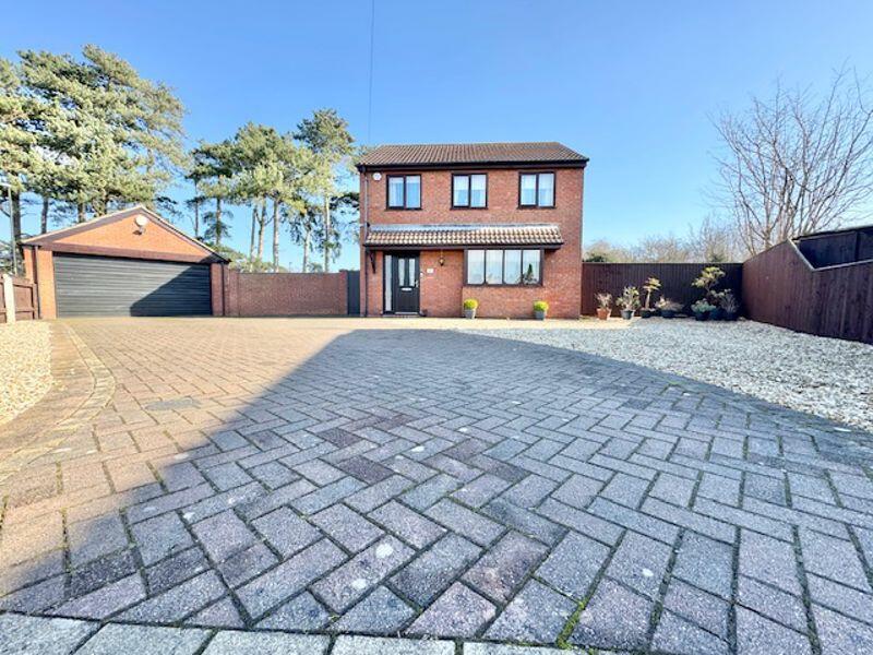 3 bedroom detached house for sale in Meadowbank, Great Coates, Grimsby