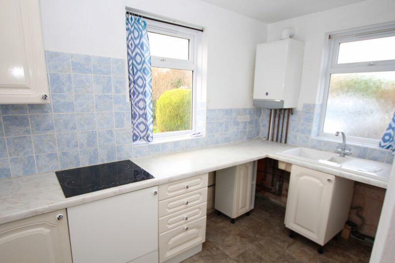 2 bedroom ground floor flat for sale in South View, Holton Le Clay, DN36