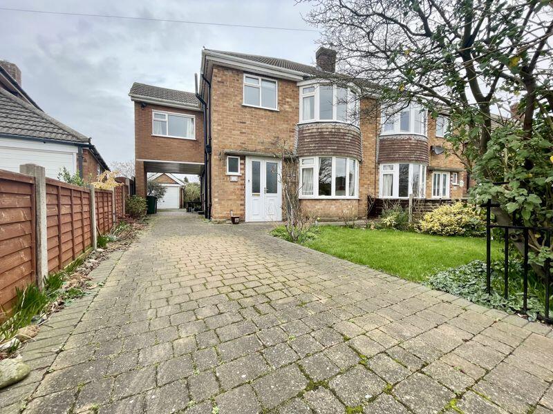 4 bedroom semidetached house for sale in Allestree Drive, Scartho , DN33