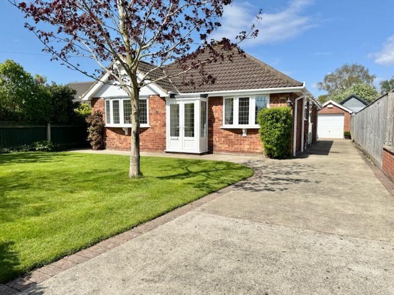 3 bedroom detached bungalow for sale in Lindsey Drive, Healing, DN41