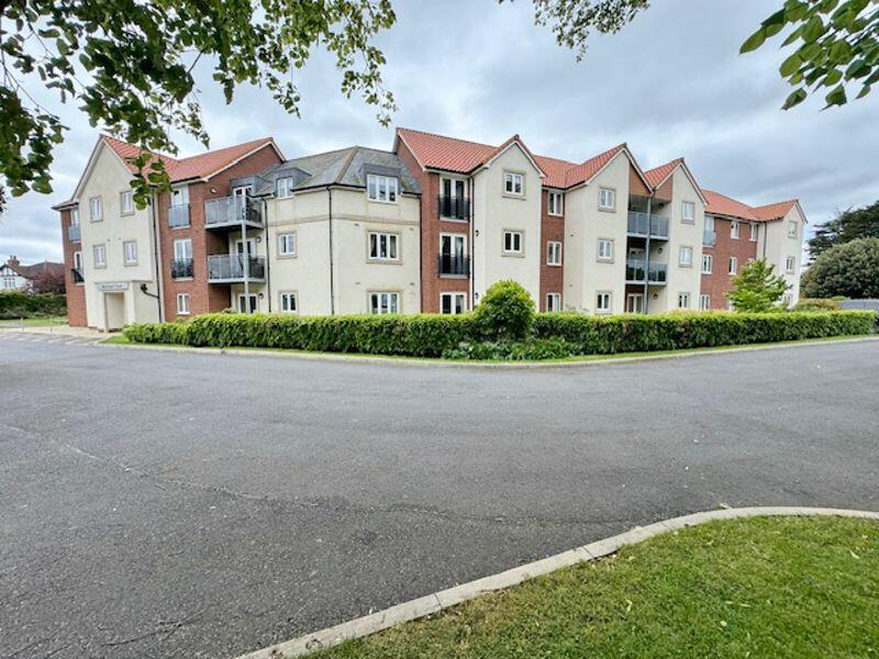 1 bedroom retirement property for sale in Taylors Avenue, Cleethorpes, DN35