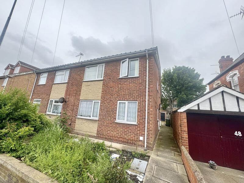 2 bedroom flat for sale in Ainslie Street, Grimsby , DN32