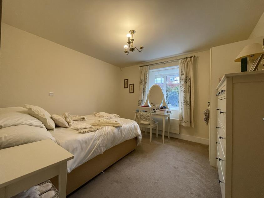 2 bedroom flat for sale in Hall Farm Road, Swadlincote DE11 8ND, DE11