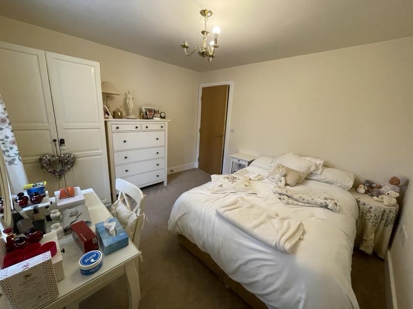 2 bedroom flat for sale in Hall Farm Road, Swadlincote DE11 8ND, DE11