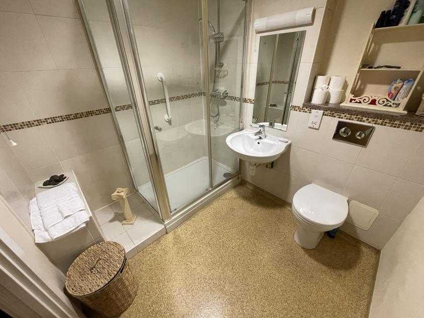 2 bedroom flat for sale in Hall Farm Road, Swadlincote DE11 8ND, DE11