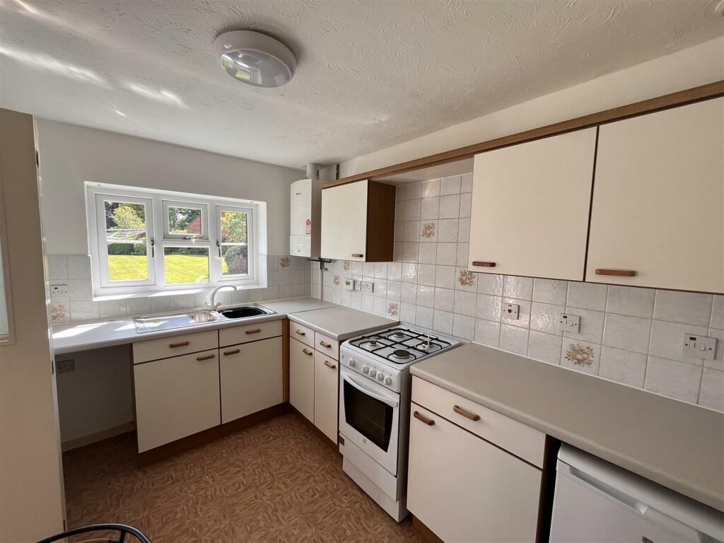 2 bedroom bungalow for sale in New Street, Church Gresley, Swadlincote