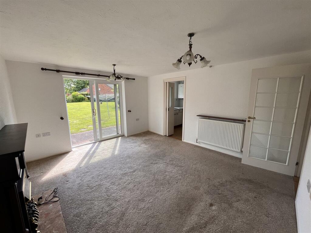 2 bedroom bungalow for sale in New Street, Church Gresley, Swadlincote