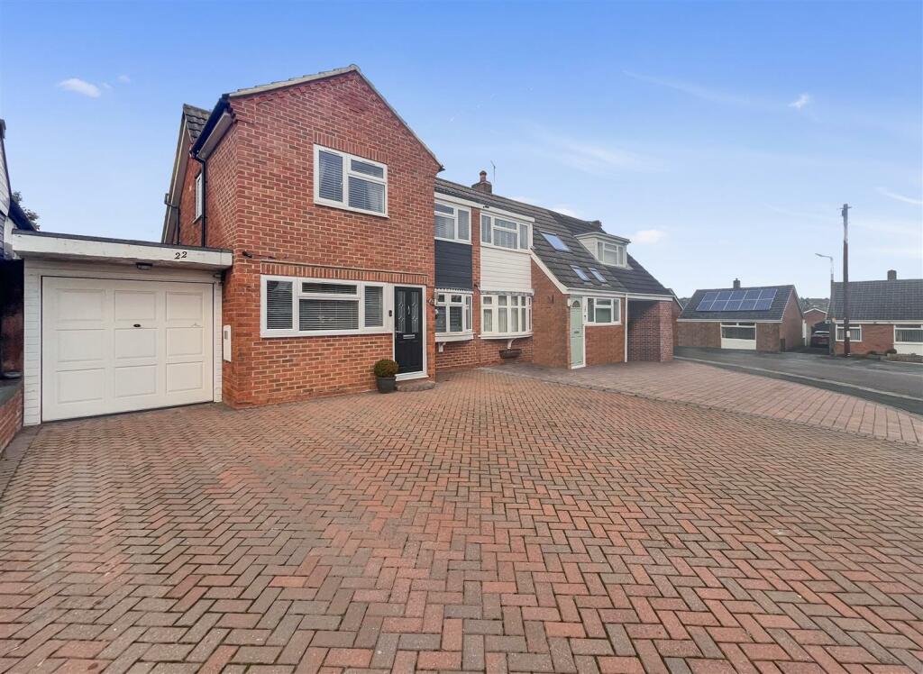 3 bedroom semidetached house for sale in Briar Close, Newhall