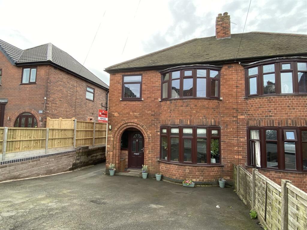 3 bedroom semidetached house for sale in Swadlincote Road, Woodville
