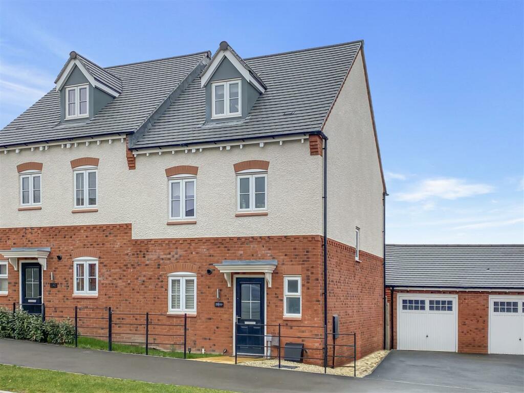 4 bedroom semidetached house for sale in Stirling Road, Hartshorne