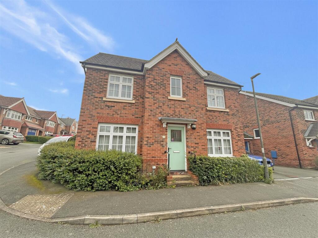 4 bedroom detached house for sale in Newman Drive, Church Gresley