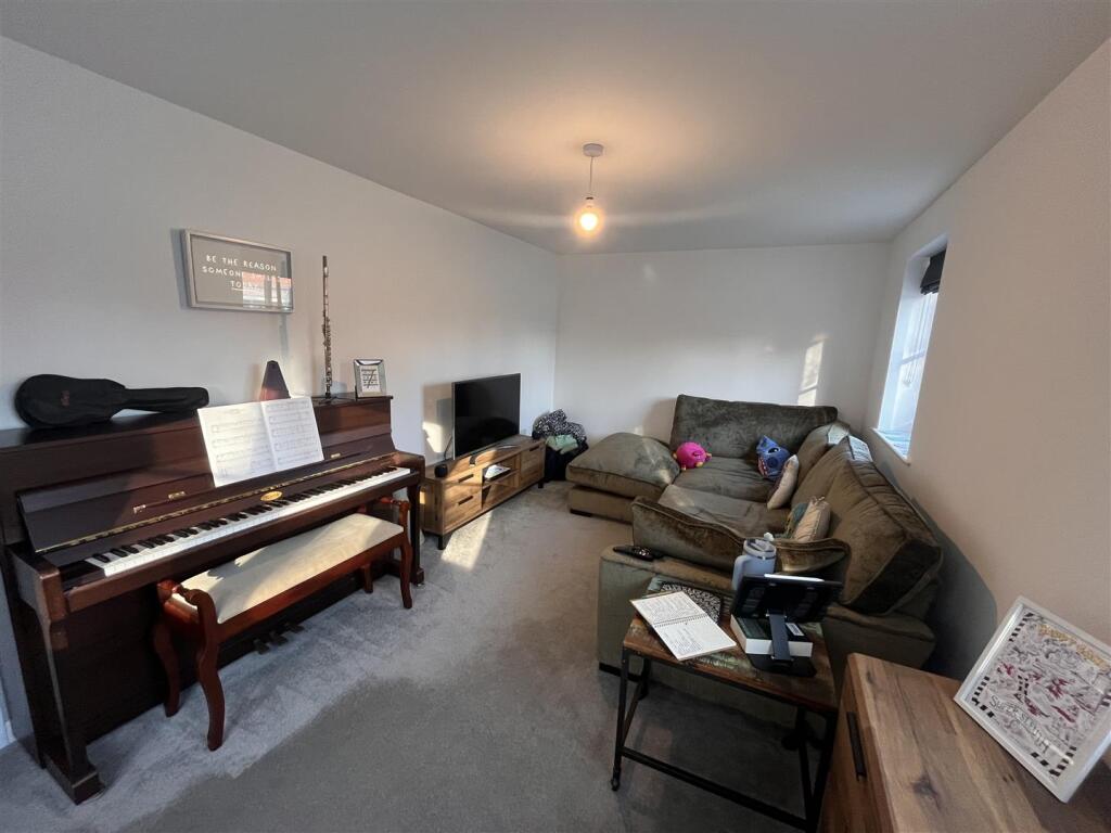 Additional property image - Kirtley Drive, Swadlincote