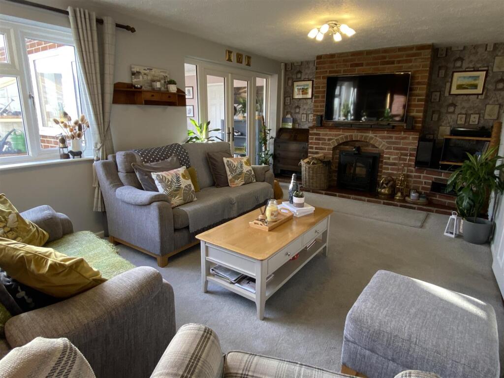 Additional property image - Tennyson Avenue, Swadlincote DE11 0DT