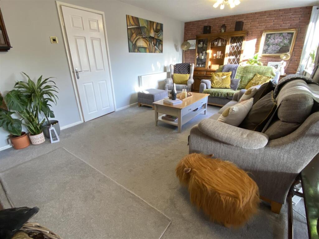 Additional property image - Tennyson Avenue, Swadlincote DE11 0DT