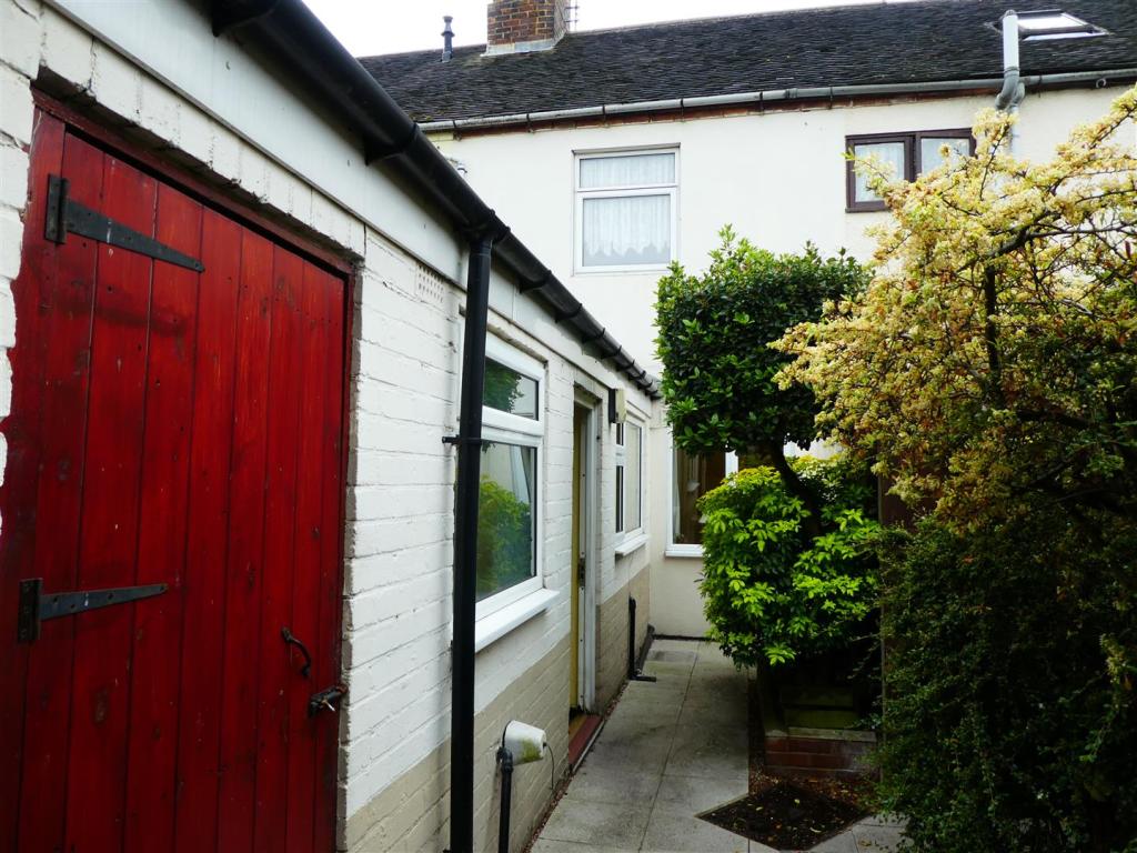 3 bedroom terraced house for sale in Princess Street, Castle Gresley