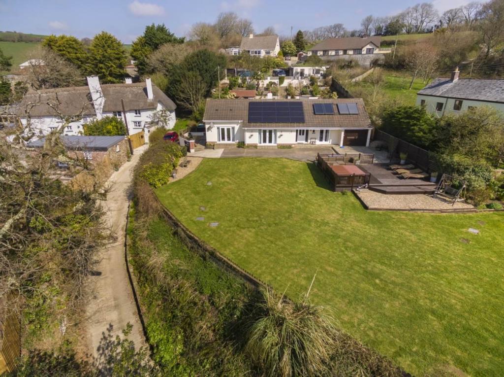 4 bedroom detached bungalow for sale in Yarnacott, Swimbridge