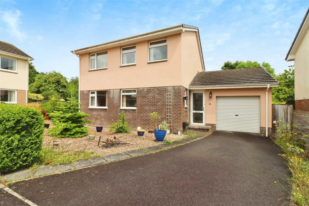 4 bedroom detached house for sale in Barlow Road, Barnstaple, EX31