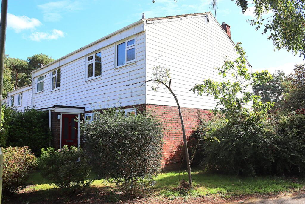 Main image of property: Pinewood Park, Farnborough, GU14