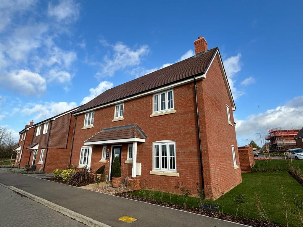 4 bedroom detached house for sale in Addison Road, Steeple Claydon