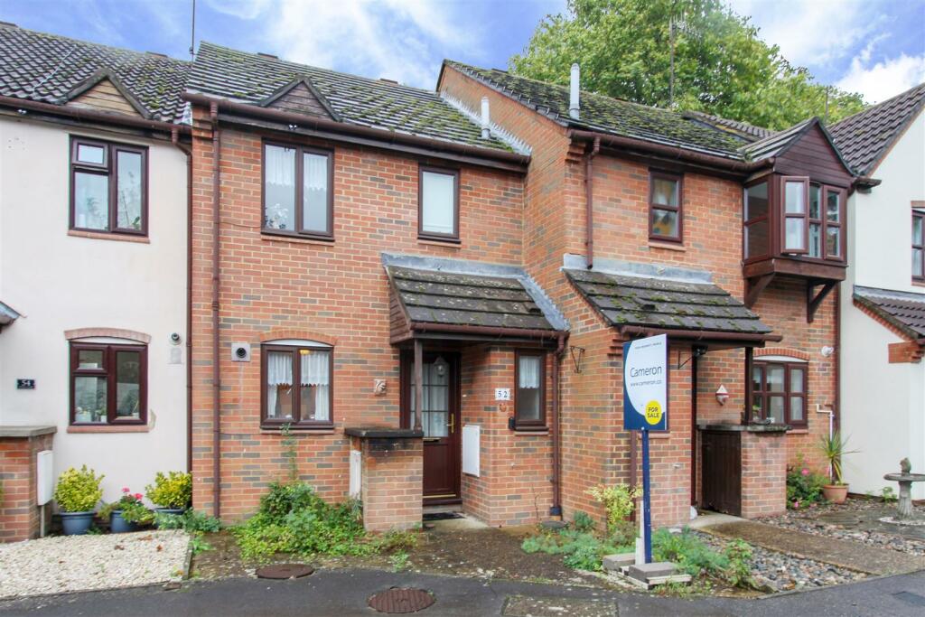 2 bedroom house for sale in Pages Lane, Uxbridge, UB8