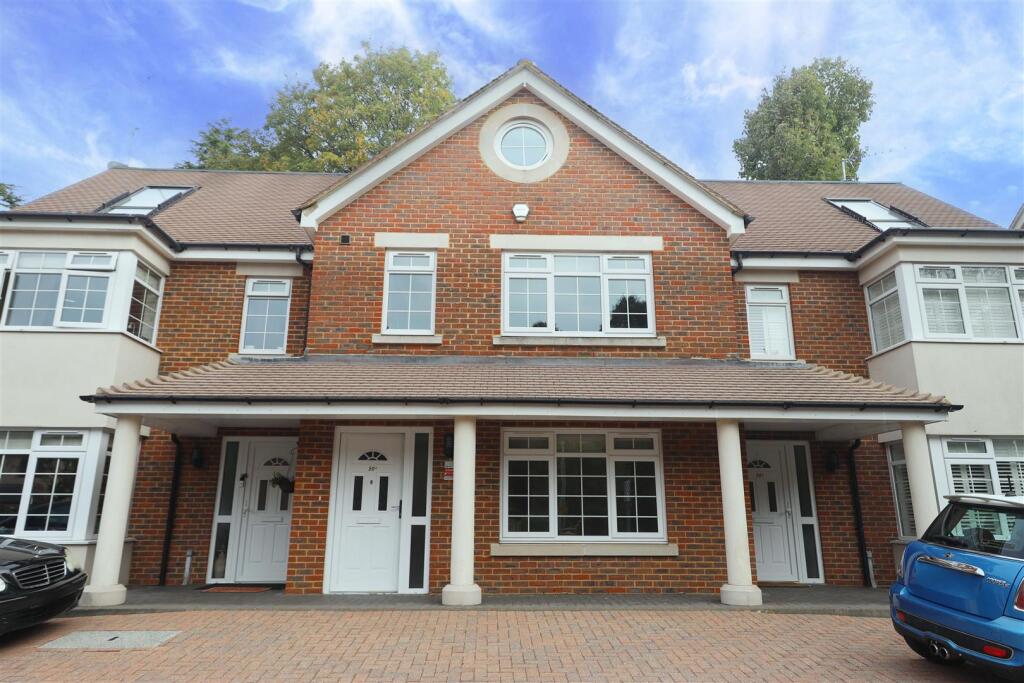 Main image of property: The Avenue, Northwood