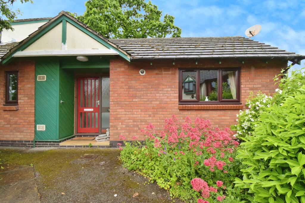 1 bedroom bungalow for sale in St. James Court, Birstall, Leicester, Leicestershire, LE4