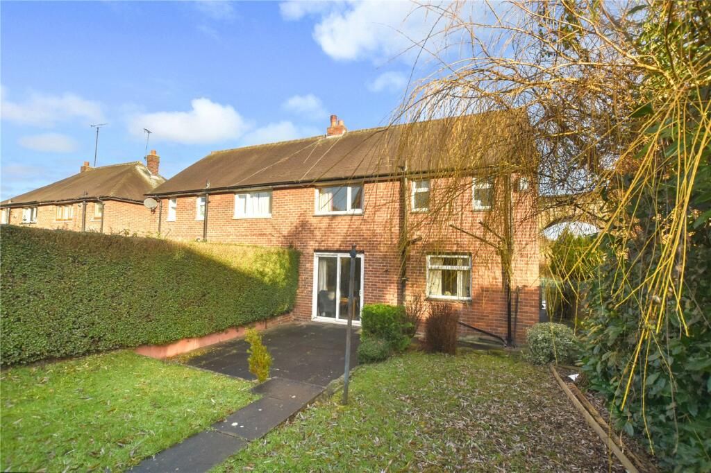 3 bedroom semidetached house for sale in Old Road, Churwell, Morley