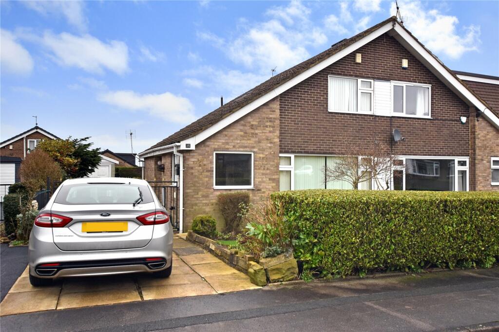 3 bedroom bungalow for sale in Moorside Avenue, Drighlington, Bradford