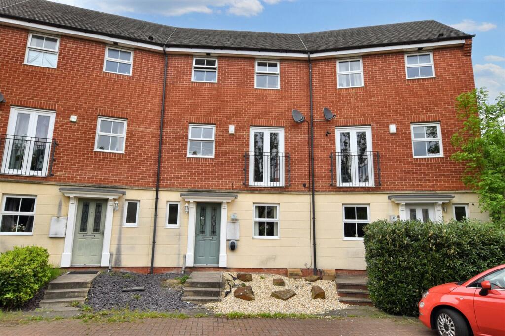 4 bedroom town house for sale in Holly Crescent, East Ardsley