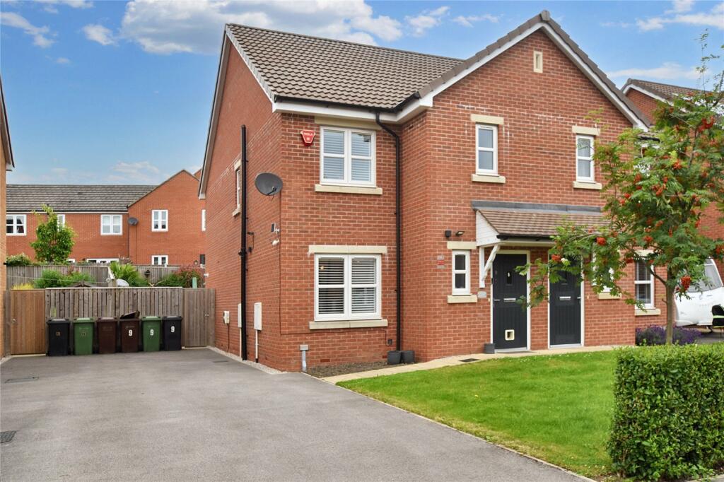 3 bedroom semidetached house for sale in Moor Knoll Fold, East Ardsley