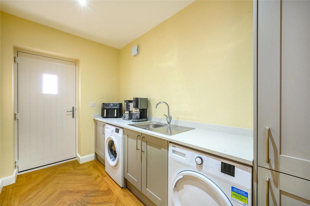 Additional property image - Wakefield Road, Drighlington, Bradford, West Yorkshire