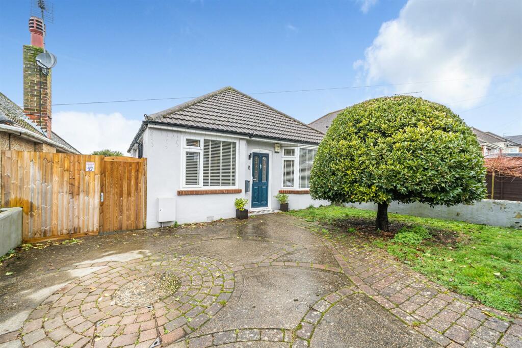 2 bedroom detached bungalow for sale in Parkstone, BH12