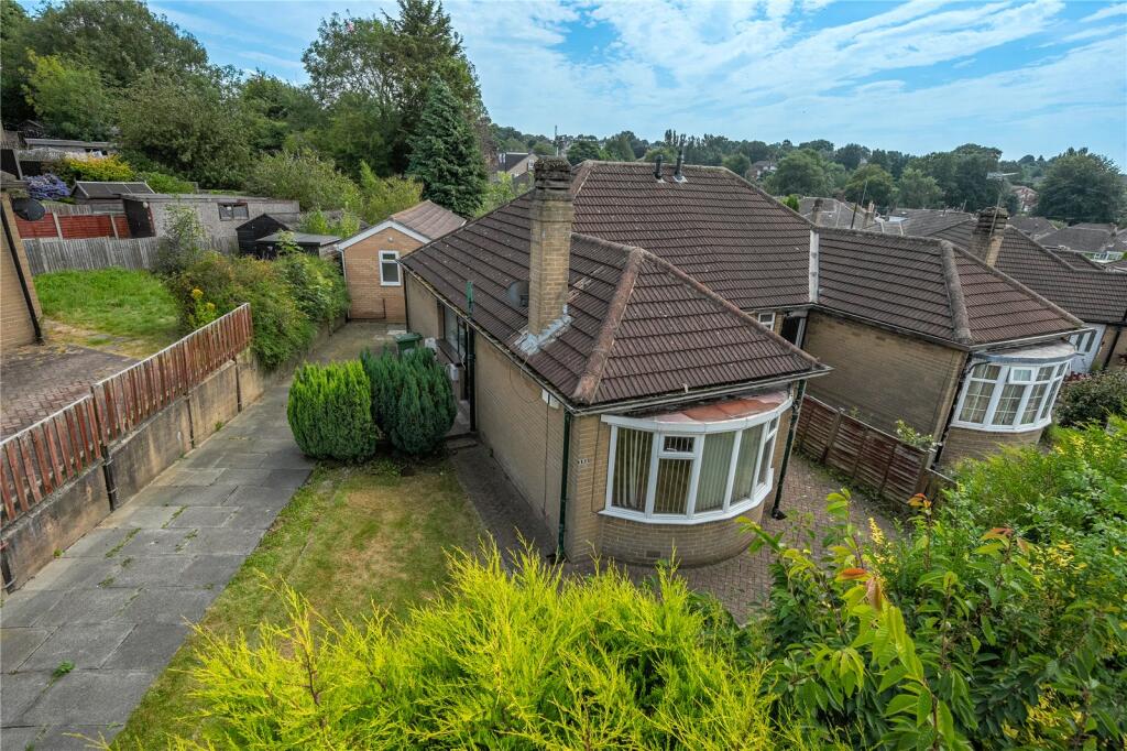 2 bedroom bungalow for sale in Carr Manor Road, Leeds, LS17