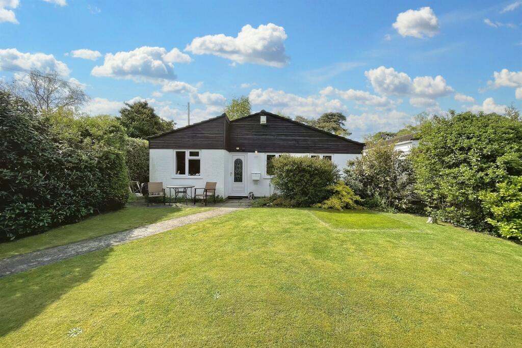 3 bedroom detached bungalow for sale in Sandford, BH20