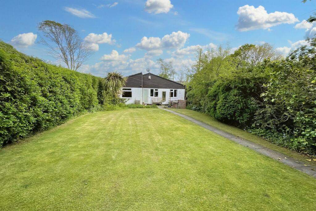 3 bedroom detached bungalow for sale in Sandford, BH20