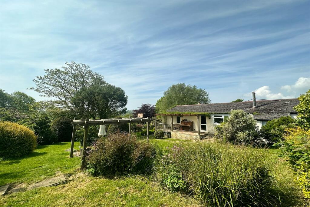 Additional property image - Knitson