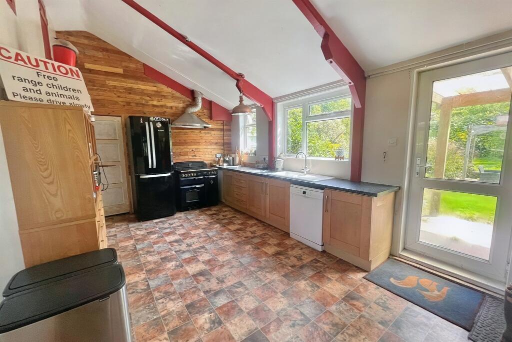 Additional property image - Knitson