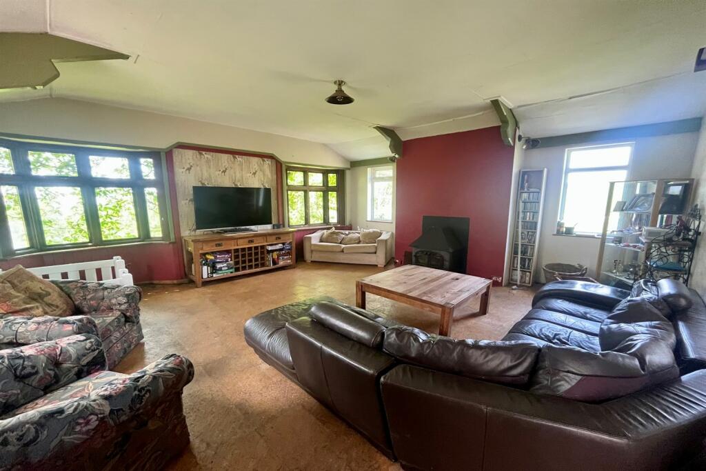 Additional property image - Knitson