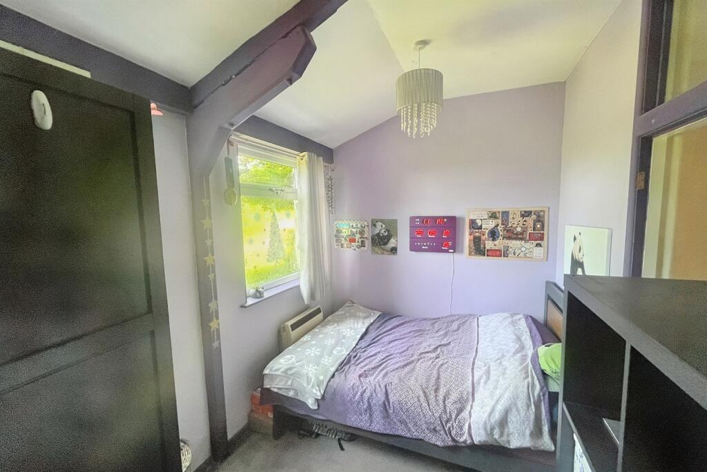 Additional property image - Knitson