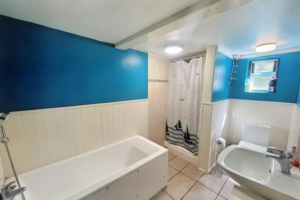 Additional property image - Knitson