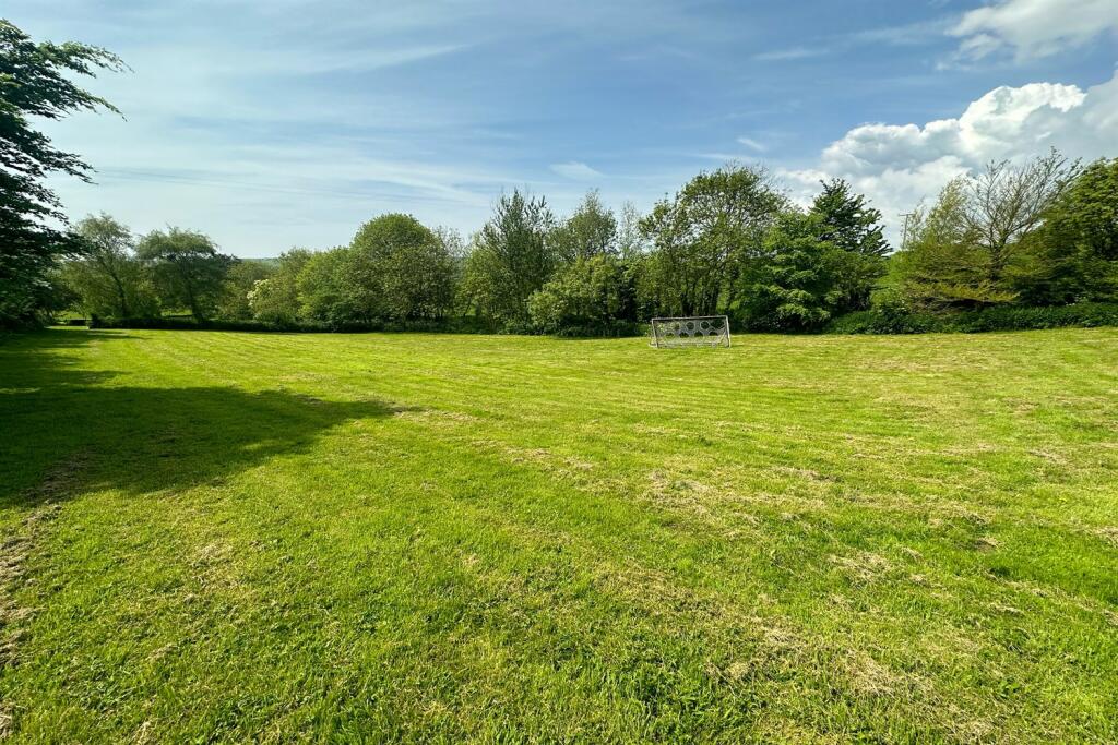 Additional property image - Knitson