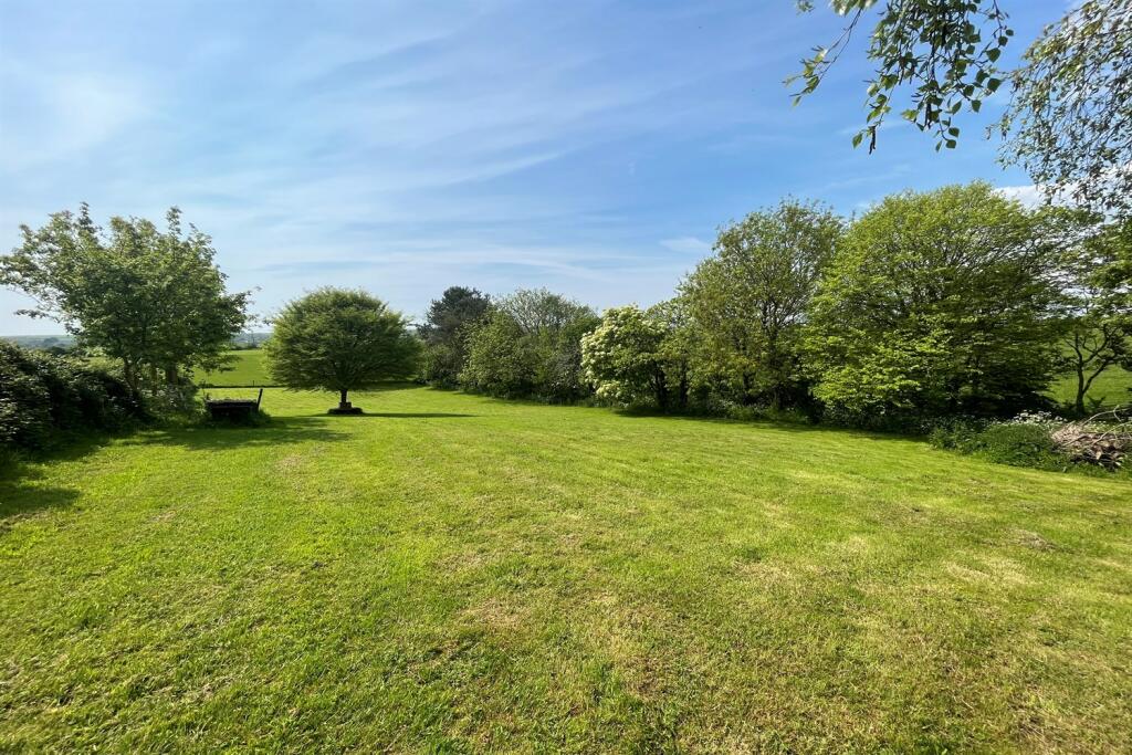 Additional property image - Knitson