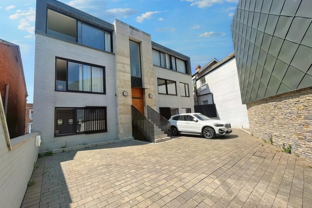 2 bedroom flat for sale in Swanage, BH19