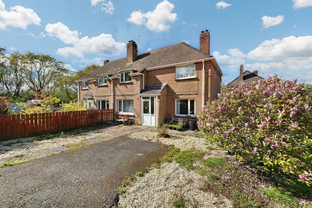 3 bedroom semidetached house for sale in Stoborough, BH20