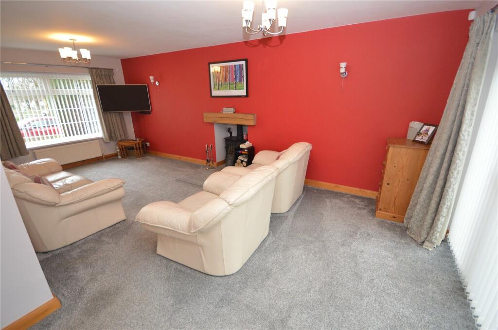 4 bedroom detached house for sale in Hargrave Crescent, Menston, Ilkley